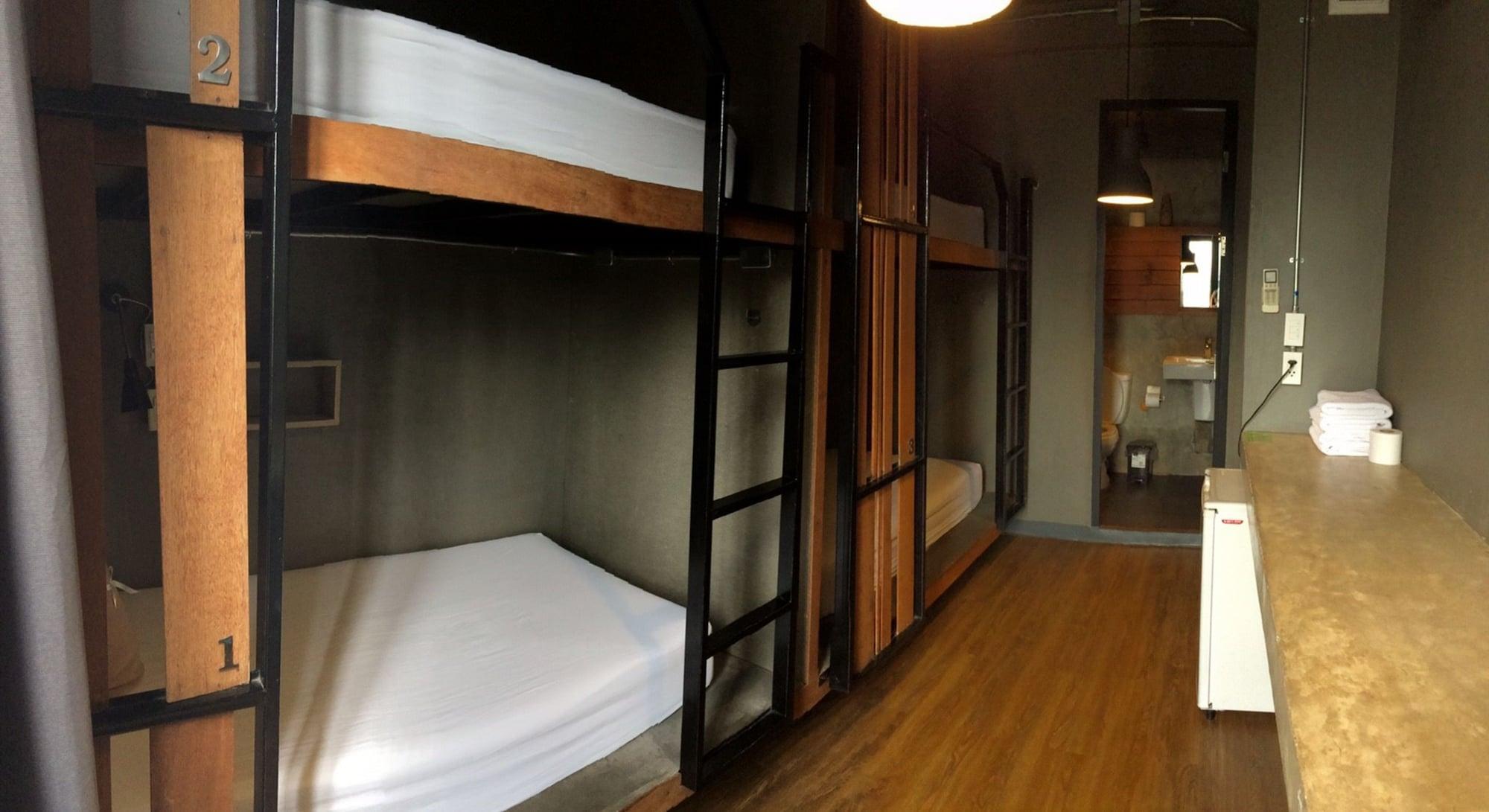 Cloudy Hostel Банкок Екстериор снимка