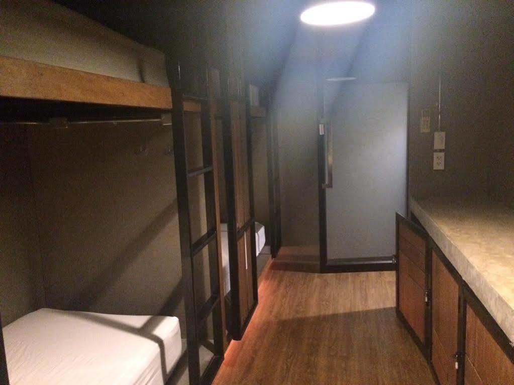 Cloudy Hostel Банкок Екстериор снимка