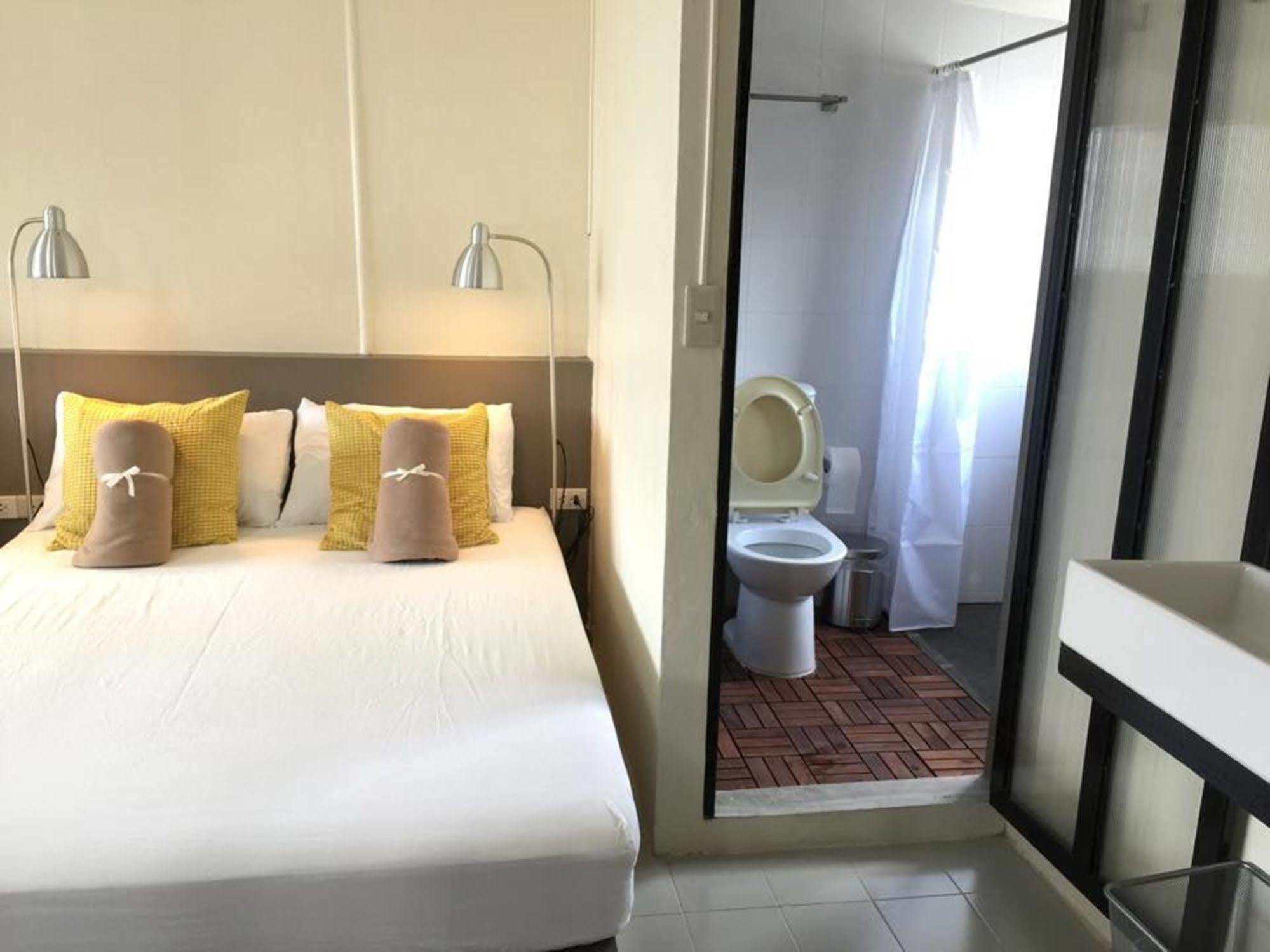 Cloudy Hostel Банкок Екстериор снимка