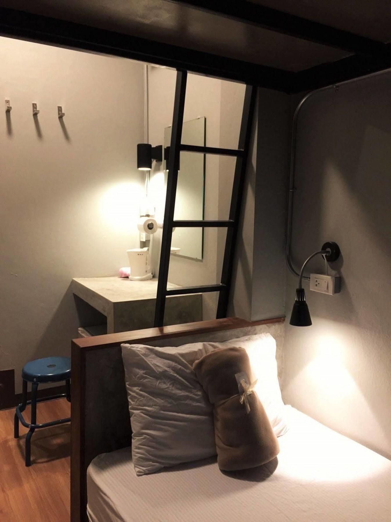 Cloudy Hostel Банкок Екстериор снимка