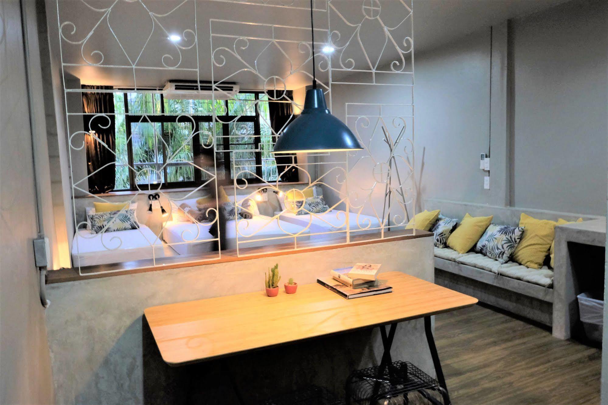 Cloudy Hostel Банкок Екстериор снимка